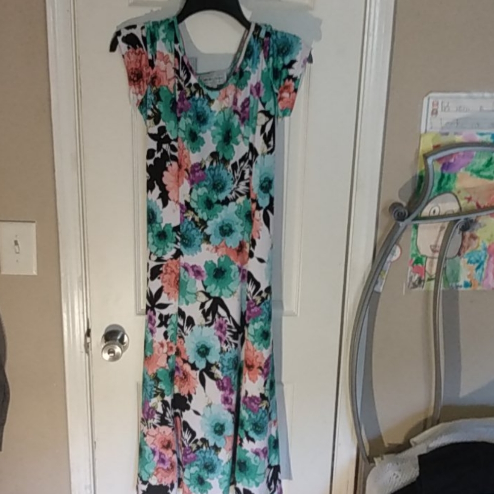 Super cute floral print light weight summer dress
